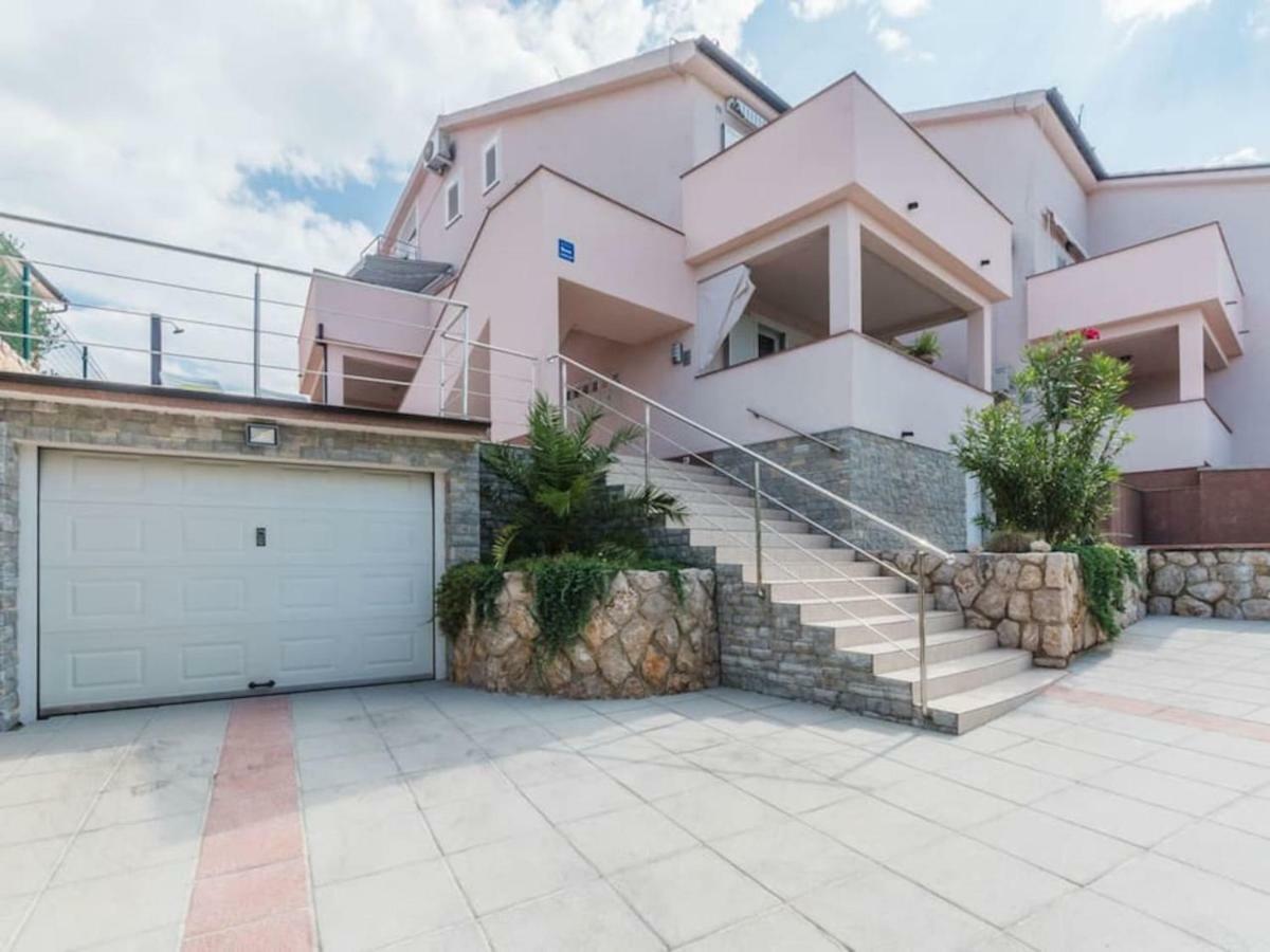 Apartment F-3 Klimno Bagian luar foto