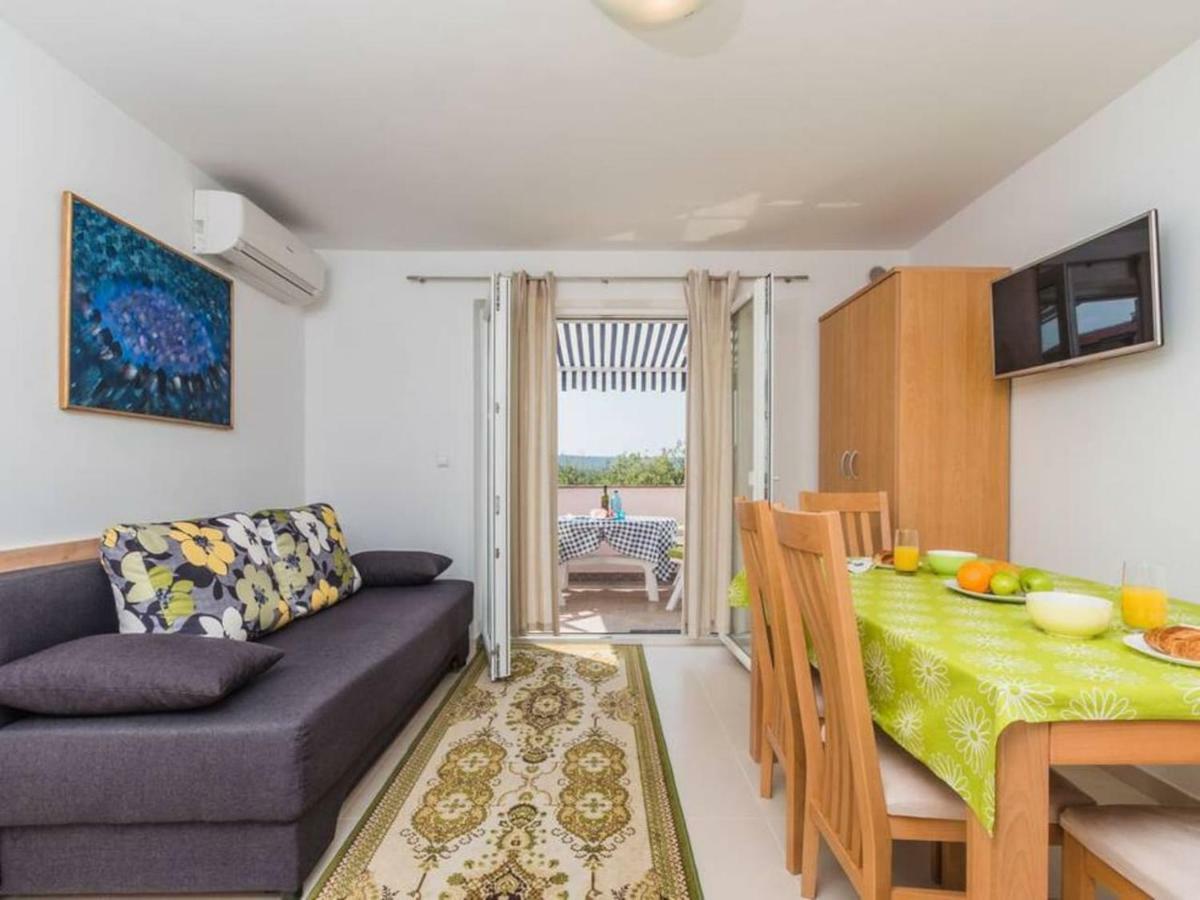 Apartment F-3 Klimno Bagian luar foto