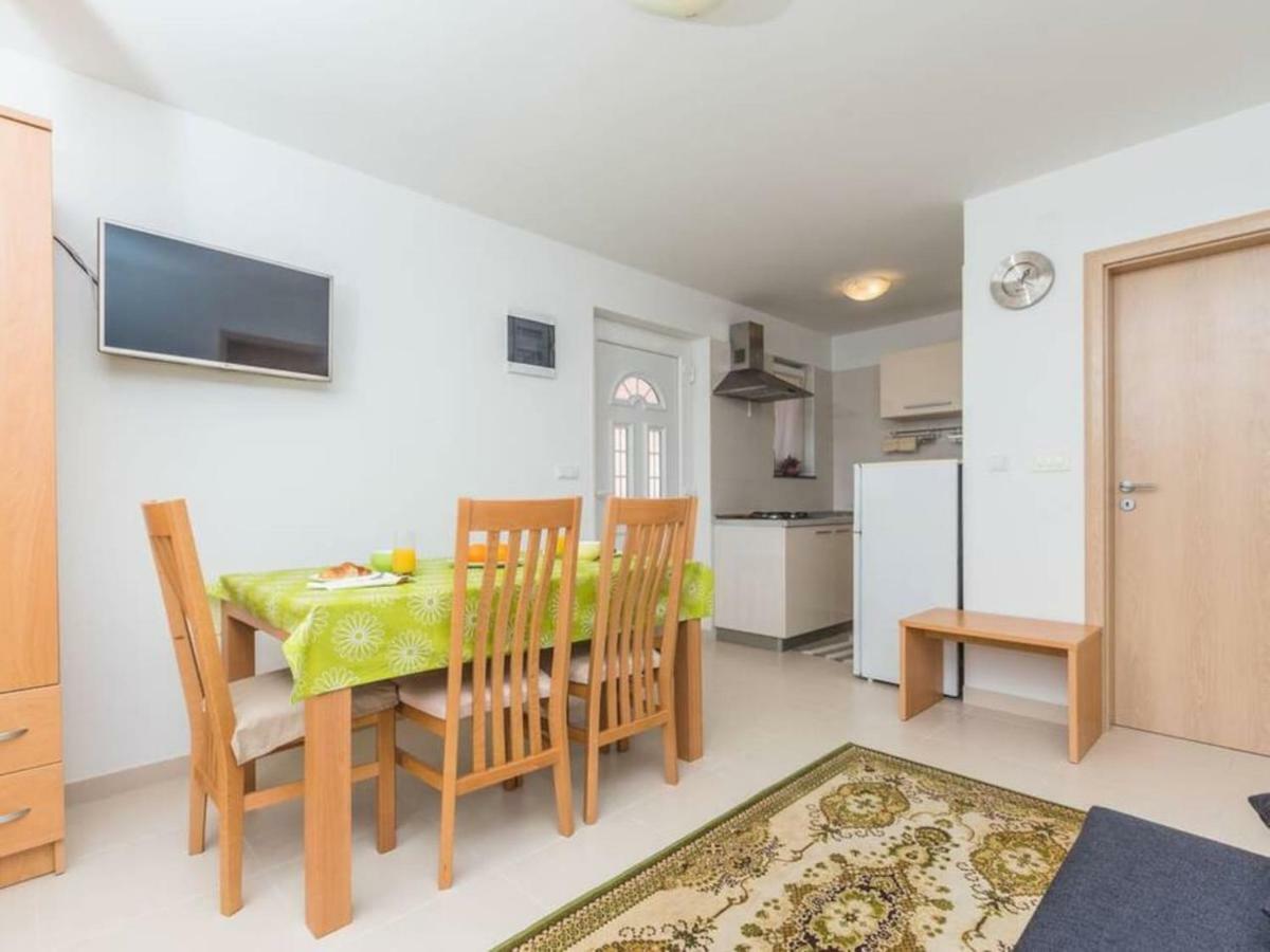 Apartment F-3 Klimno Bagian luar foto